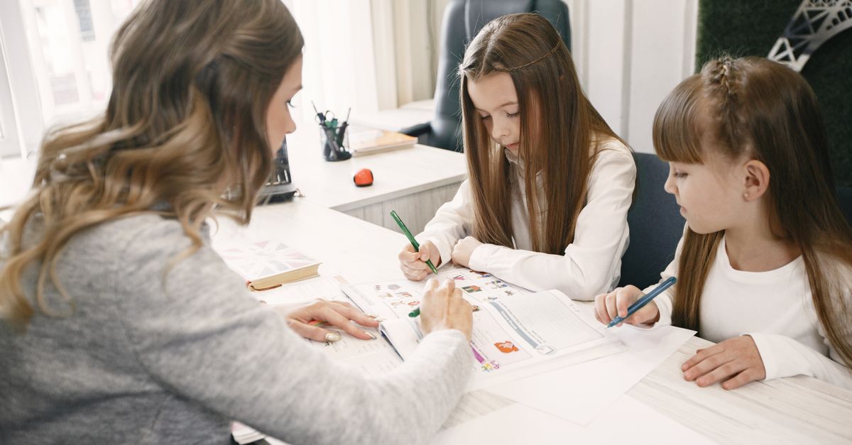 Defining Success: Setting Realistic Goals with Exam Preparation Tutors